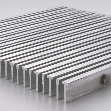 Foot grille with alternating T-blades (LT) and straight blades (D) - LTD