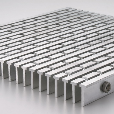 Foot grille with alternating T-blades (LT) and wide T-blades (LQ-L) - LT-QL